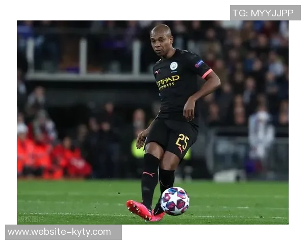 曼城官方向费尔南迪尼奥致敬九年辉煌岁月祝愿未来一切顺利 曼城官方向费尔南迪尼奥致敬九年辉煌岁月祝愿未来一切顺利