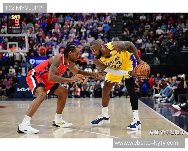 詹姆斯本赛季首次与湖人全队合练期待新队友默契提升 詹姆斯本赛季首次与湖人全队合练期待新队友默契提升