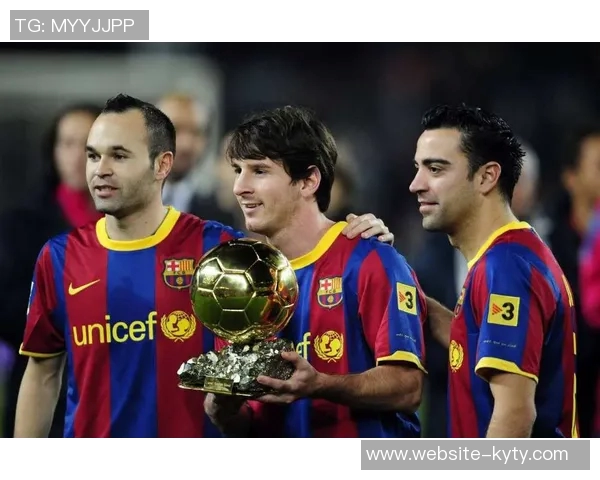 克罗斯评选历史最佳阵容梅西C罗领衔中场魔笛齐祖前锋大小罗同在