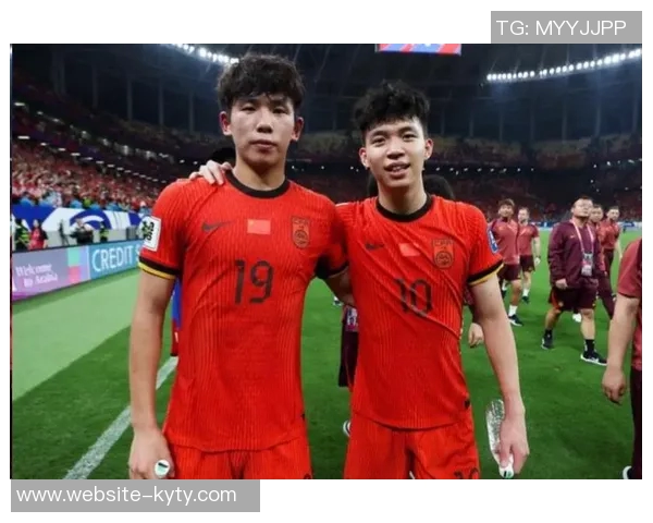 国足海外拉练或将采用双后腰战术球员位置与俱乐部基本一致